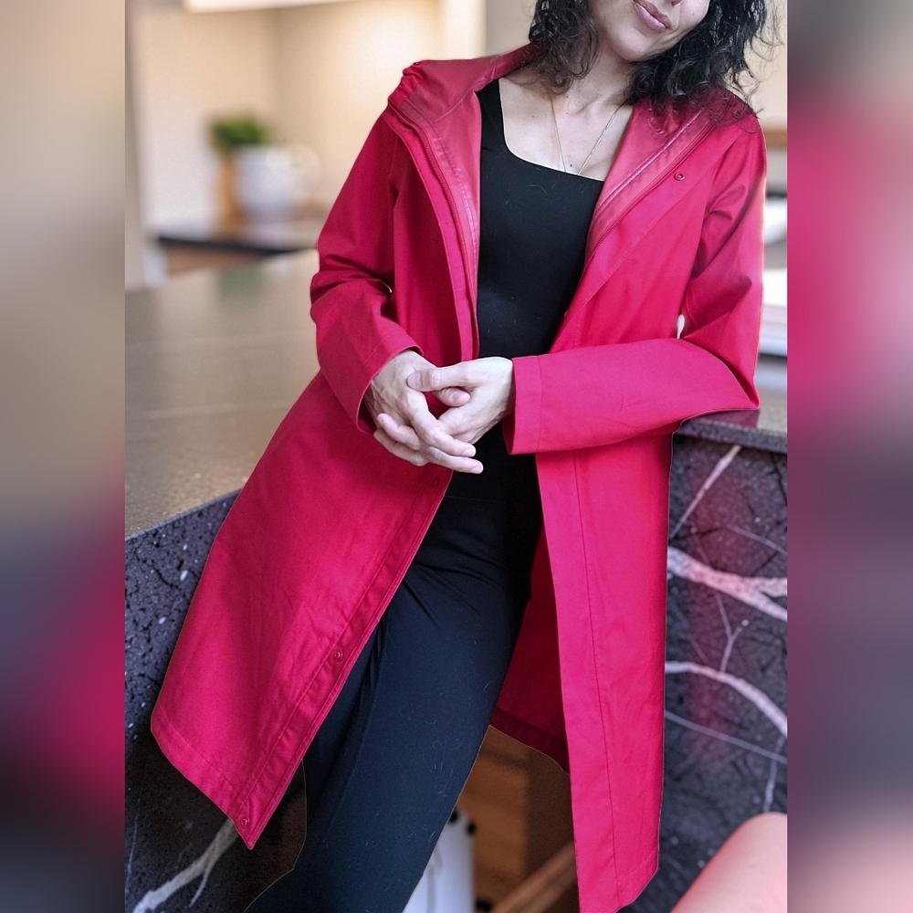 Uniqlo Women's Red Hooded Rain Jacket - Picture 3 of 7